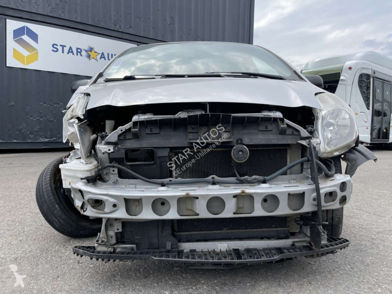 عربة نفعية Toyota