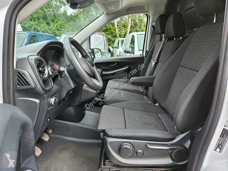 Mercedes Vito...