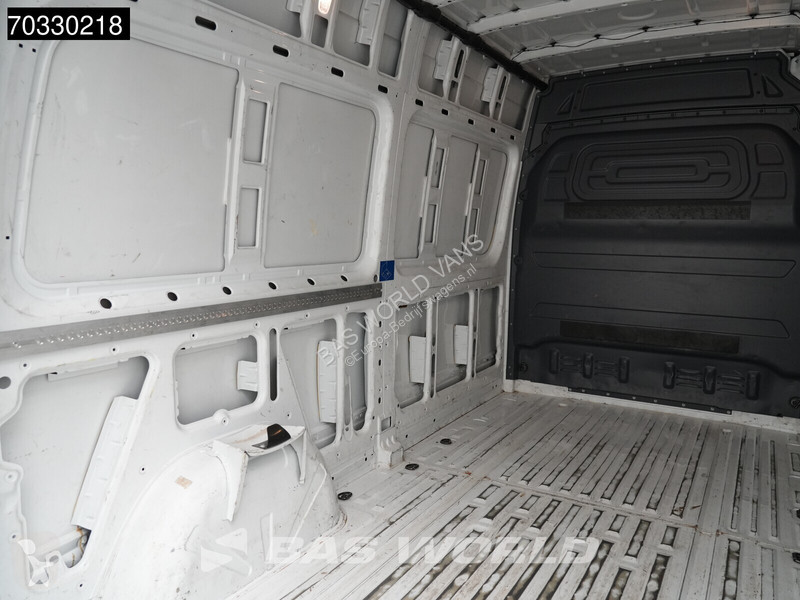 Véhicule utilitaire Mercedes 112 L2H2 100%...