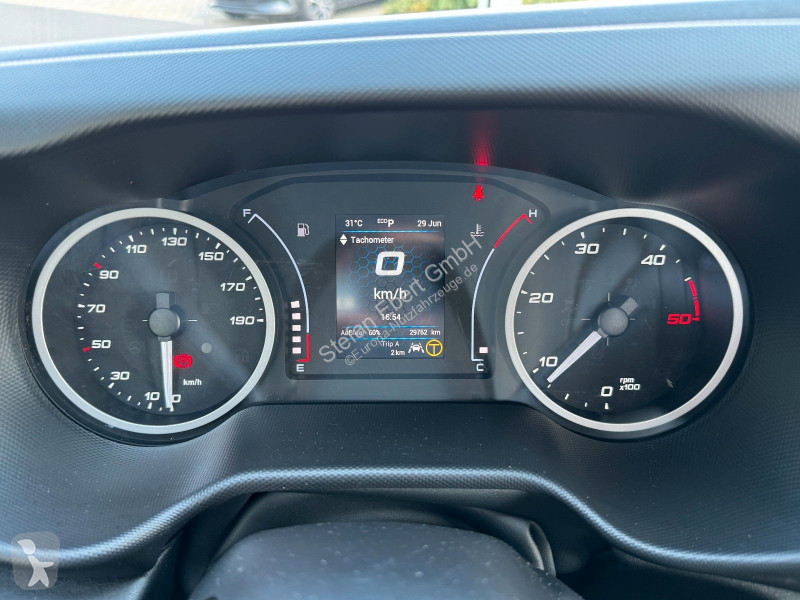 Véhicule utilitaire Iveco 70C18 HA8 3.0L A8...
