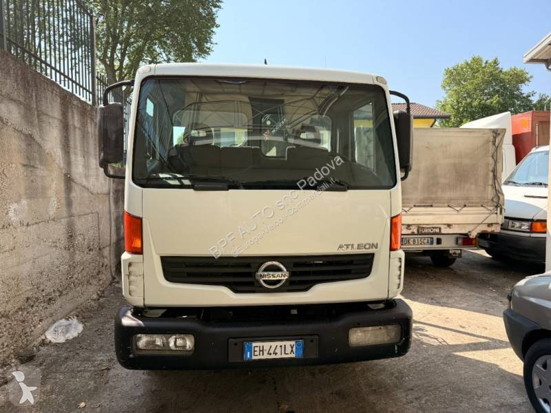 Samochód dostawczy Nissan