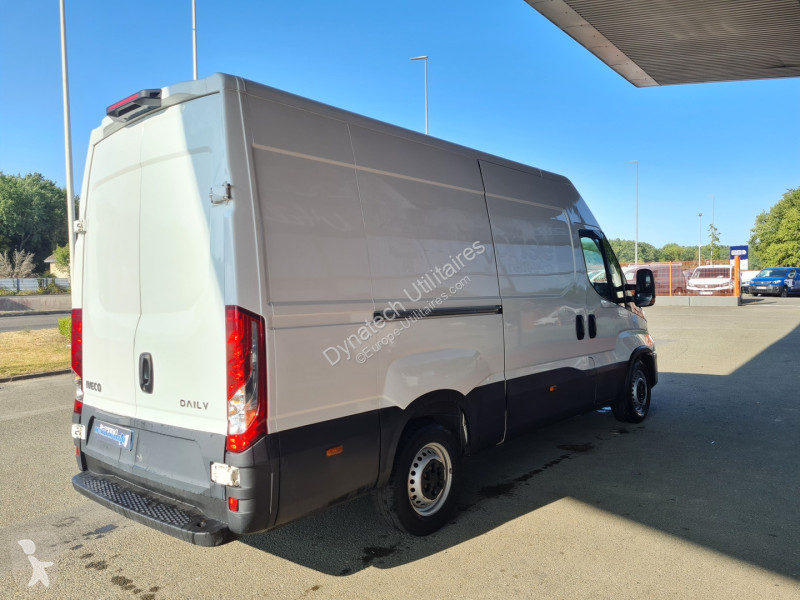 Véhicule utilitaire Iveco DAILY 35S FG 35S14 V12