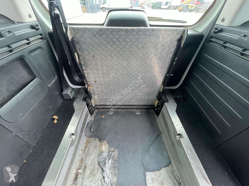عربة نفعية Peugeot