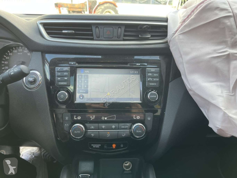 عربة نفعية Nissan