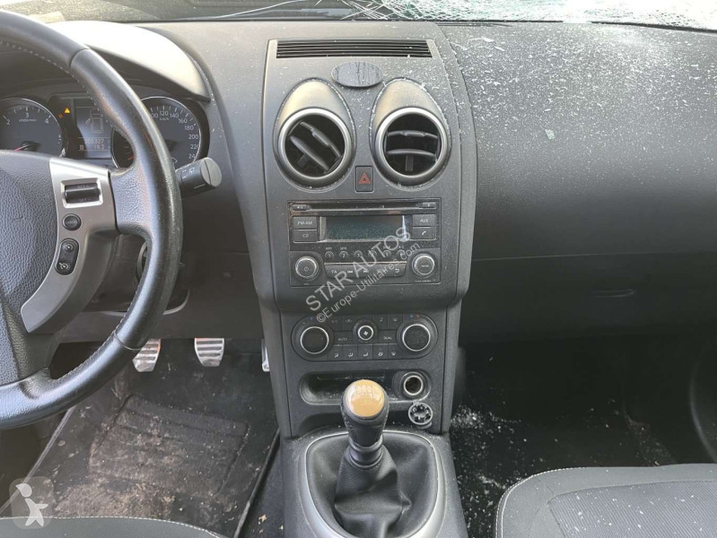 عربة نفعية Nissan