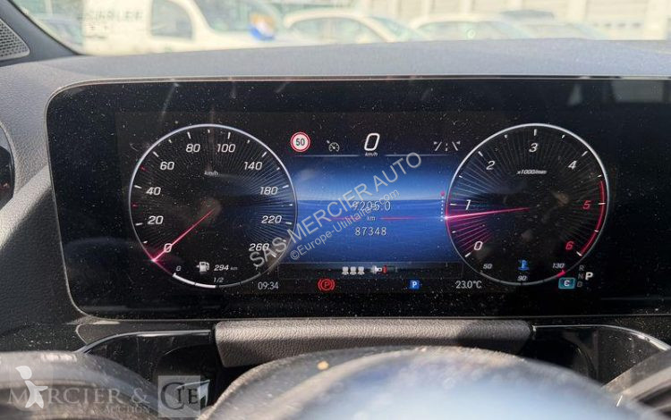 عربة نفعية Mercedes