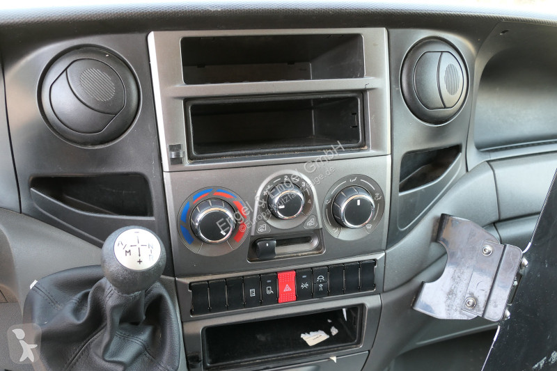 Лекотоварен автомобил Iveco Daily 35 S11 C30C...