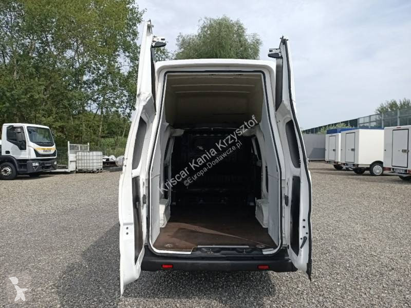 Véhicule utilitaire Nissan
