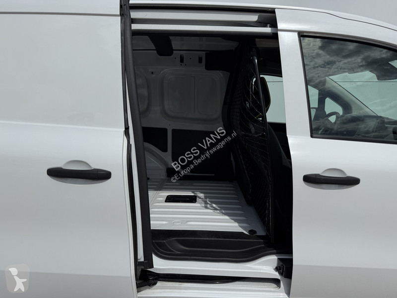 Furgoneta Renault E-Tech 45kWh 122PK L1...