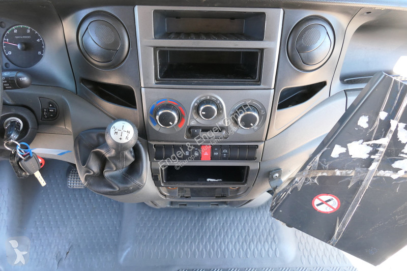 Véhicule utilitaire Iveco Daily 35 S11 C30C...