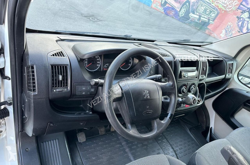Furgoneta Peugeot boxer tetto alto passo medio