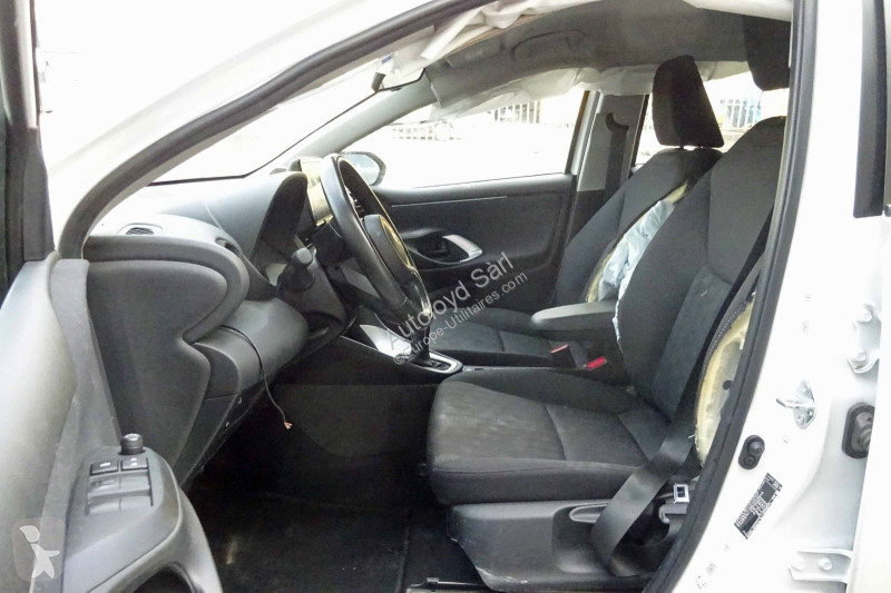 Furgoneta Toyota YARIS 1,5 VVTI HYBRID 92 BVA