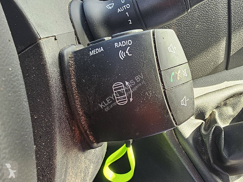 Renault T35 ac camera EURO6 van