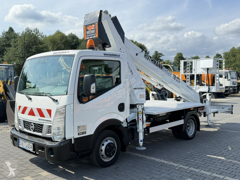 Véhicule utilitaire Nissan