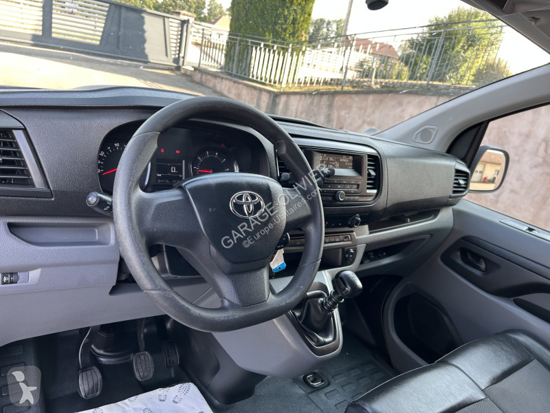 Véhicule utilitaire Toyota Proace Médium 2.0...