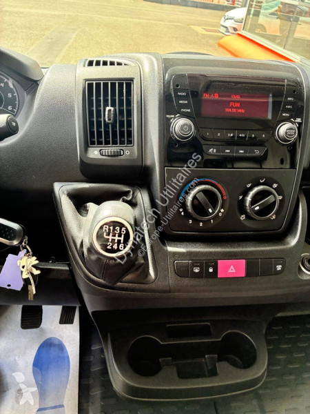 Véhicule utilitaire Peugeot BOXER FG 330 L2H2...