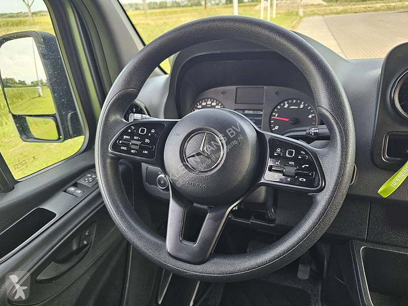 Véhicule utilitaire Mercedes 317 L2H2 LED Navi...