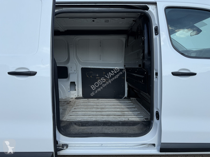 Véhicule utilitaire Peugeot 75 kWh 136PK L2H1...