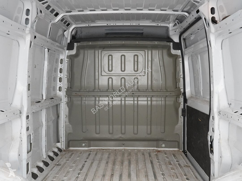 Véhicule utilitaire Peugeot 120pk