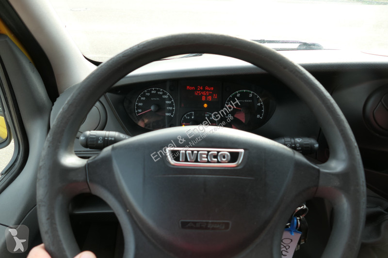 Véhicule utilitaire Iveco Daily 35 S11 C30C...