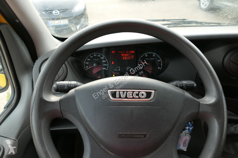 Véhicule utilitaire Iveco Daily 35 S11 C30C...