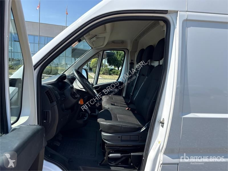 Véhicule utilitaire Opel 2.2