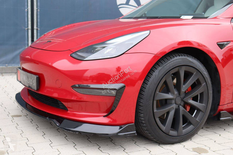 Комерційні автомобілі Tesla