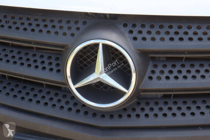 Комерційні автомобілі Mercedes 777CDI