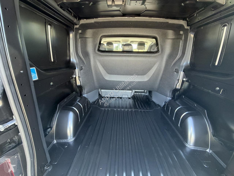 Véhicule utilitaire Renault TRAFIC L1H1 EXTRA...
