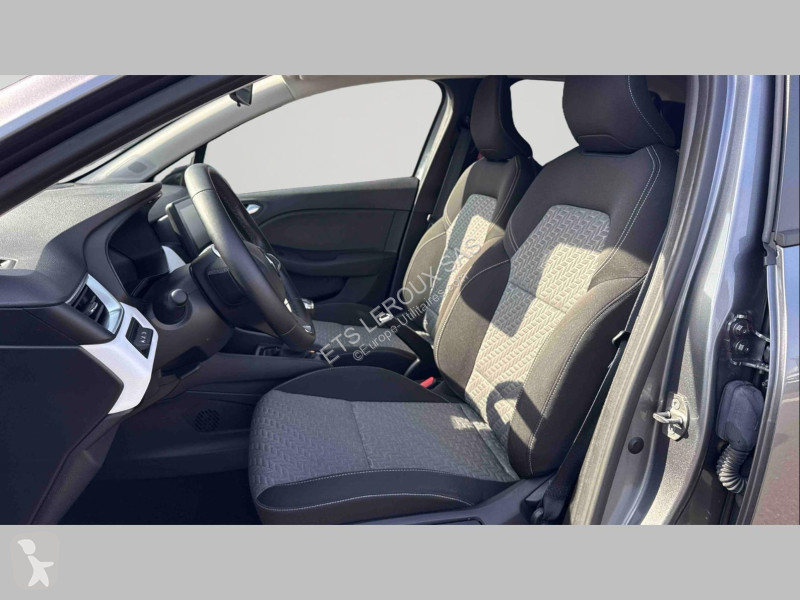 Лекотоварен автомобил Renault CLIO V
