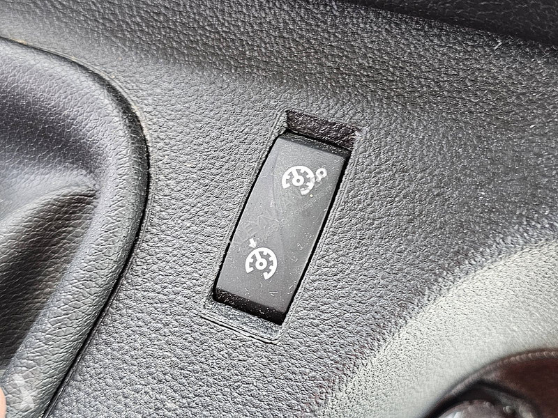 Лекотоварен автомобил Renault 2.3 DCI 150 COMF...