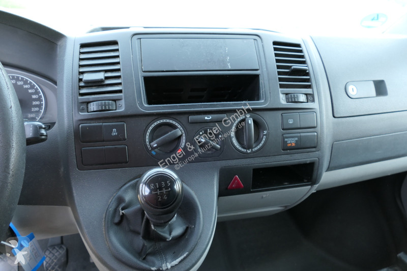 Лекотоварен автомобил Volkswagen T5 Transporter...
