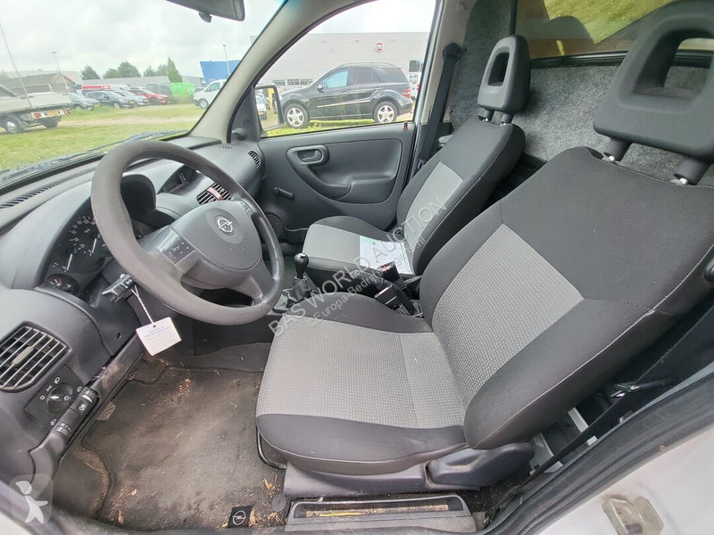 Лекотоварен автомобил Opel 75pk