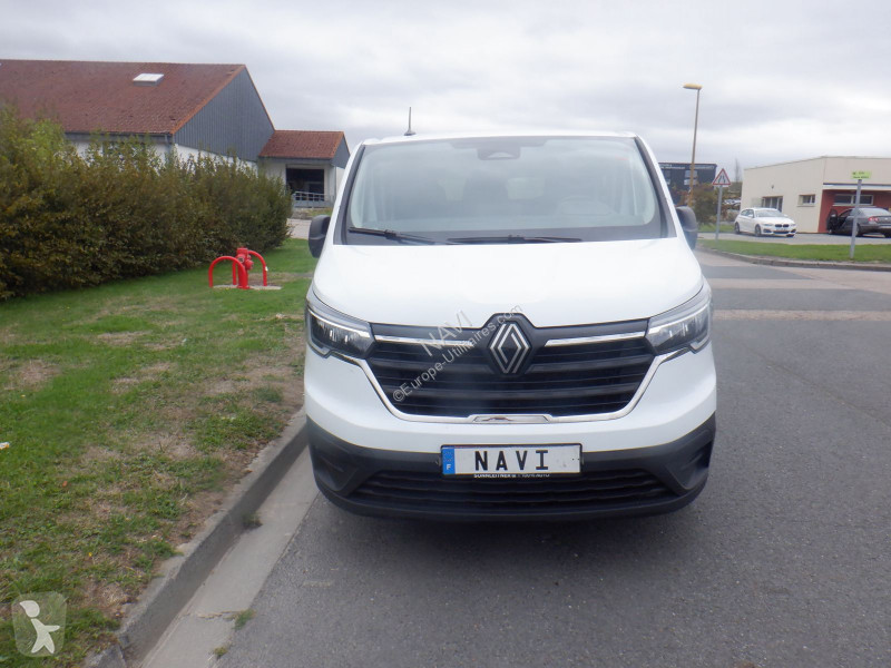 Лекотоварен автомобил Renault TRAFIC III FG...