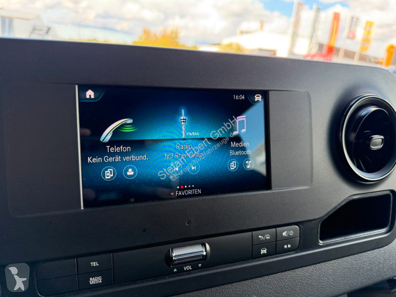 Лекотоварен автомобил Mercedes 215 CDI DoKa...