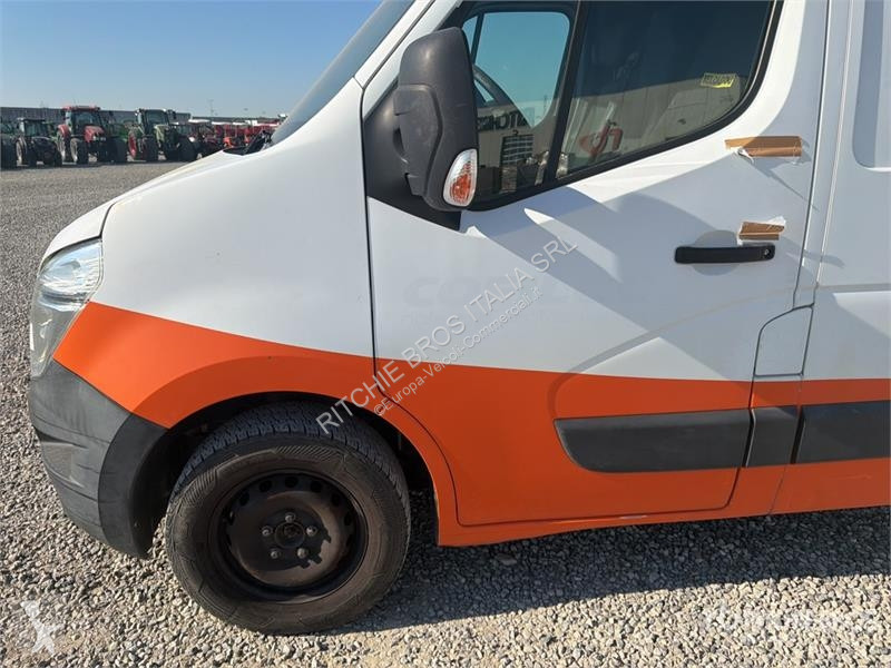 Furgoneta Nissan Cargo Van