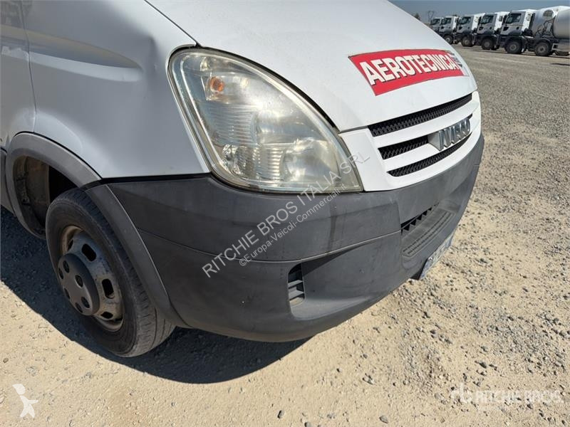 Furgoneta Iveco 35C15 Cargo Van