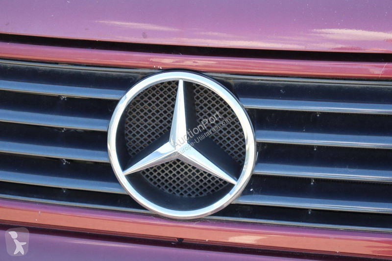 Bedrijfswagen Mercedes 114