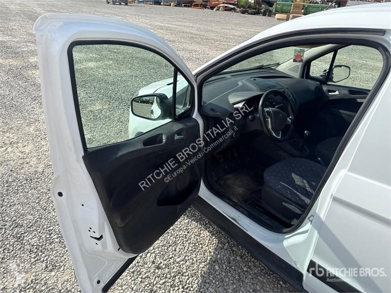 Veículo utilitário Ford Courier Cargo Van