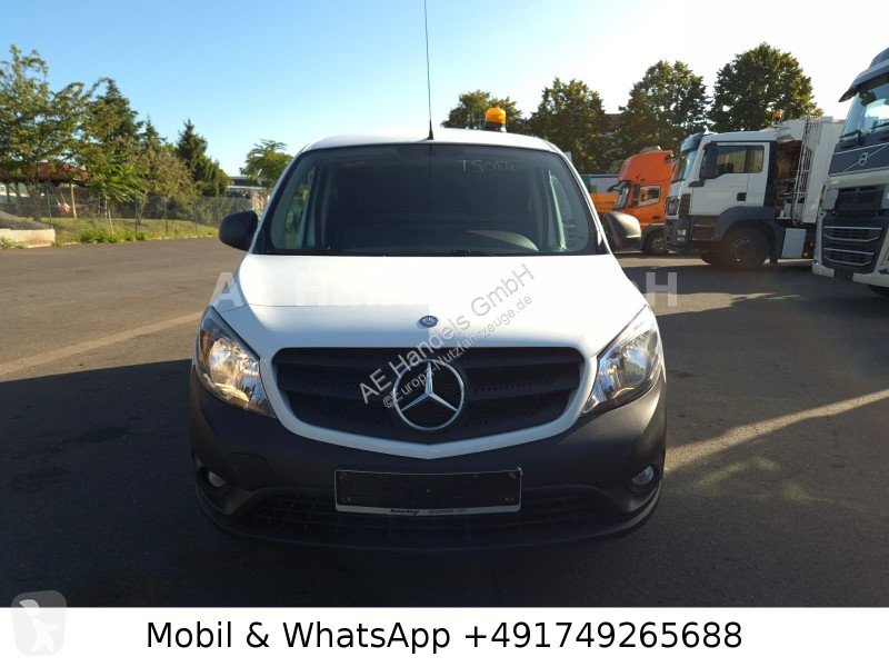 Véhicule utilitaire Mercedes 111 CDI 1.5 Kasten...