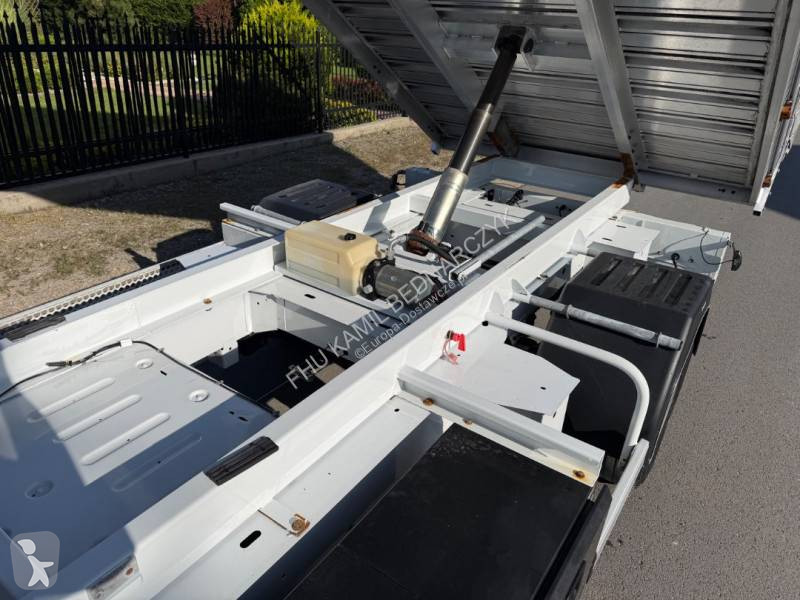 Véhicule utilitaire Nissan 35.15