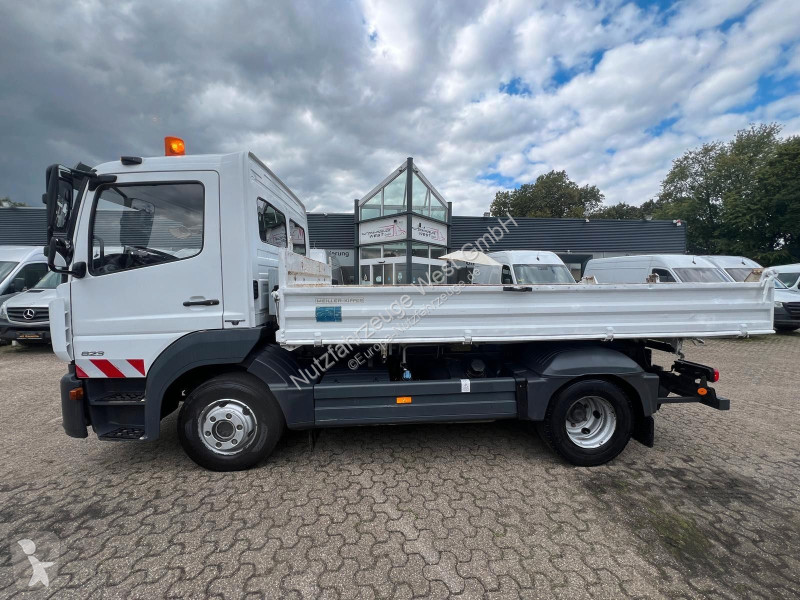 Véhicule utilitaire Mercedes 823*Meiller...