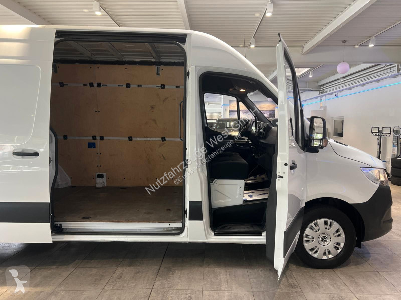Užitkové vozidlo Mercedes 211/311...