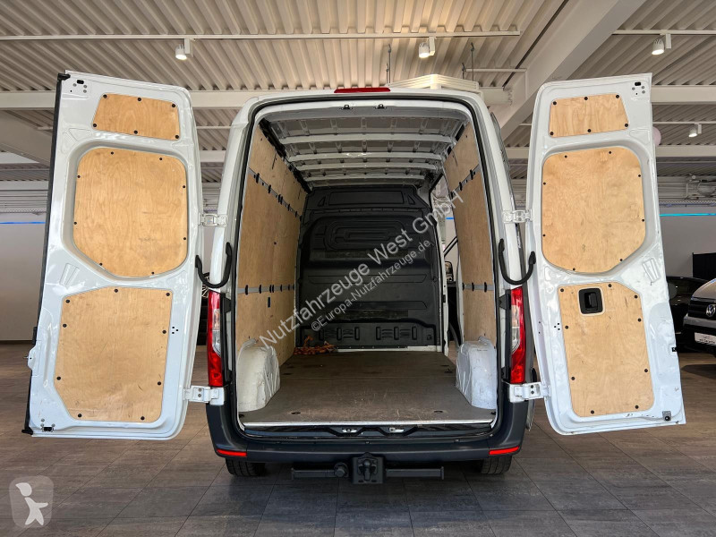Užitkové vozidlo Mercedes 211/311...