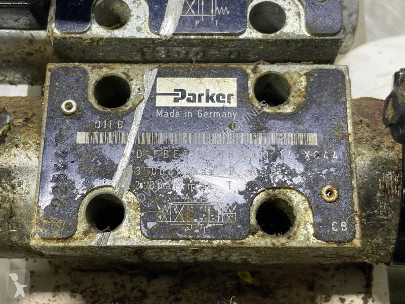 Véhicule utilitaire Parker D1FBE01HC0NMW011X944...