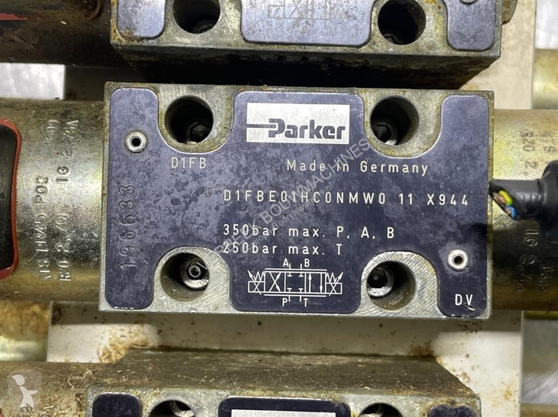 Véhicule utilitaire Parker D1FBE01HC0NMW011X944...