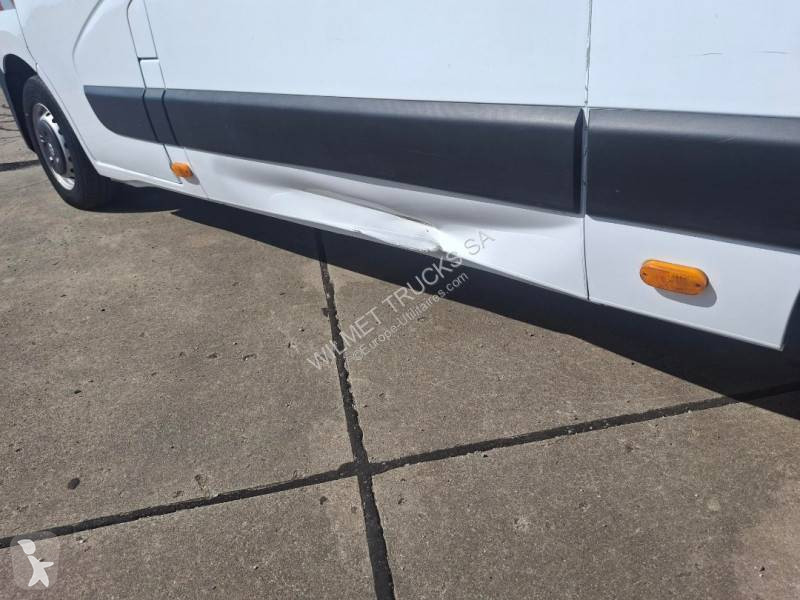 Véhicule utilitaire Renault 2.3 DCI 145