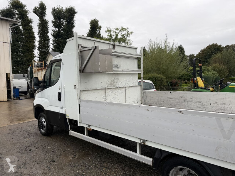 Véhicule utilitaire Iveco 35c18
