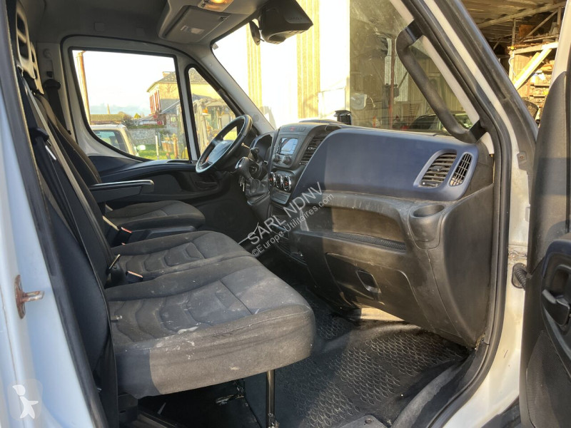 Véhicule utilitaire Iveco 35c18
