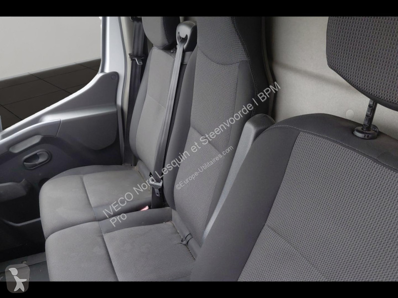 Véhicule utilitaire Renault Fg F3300 L2H2 2.3...